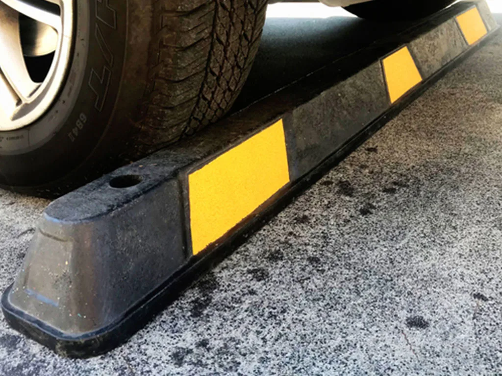 Verge durable rubber wheel stop with yellow reflective panels